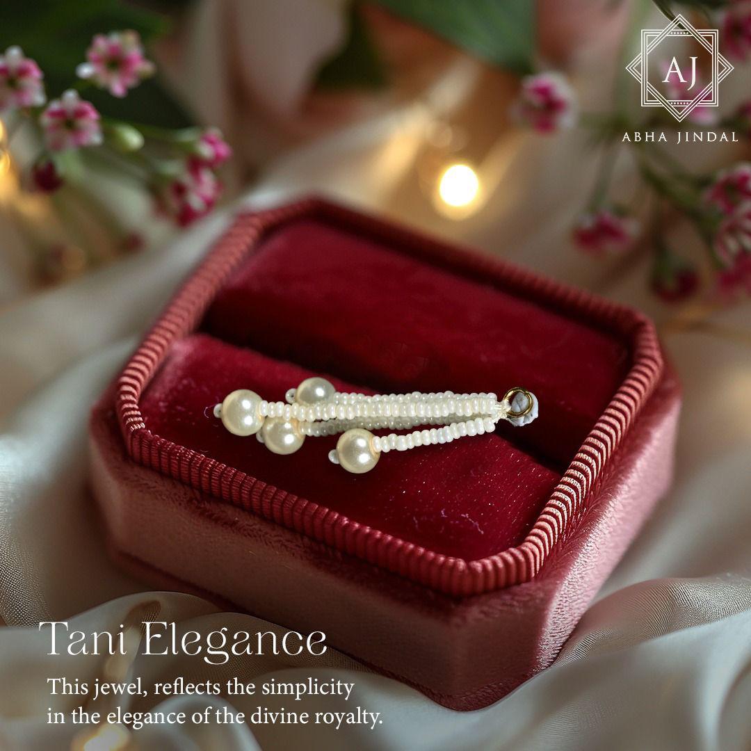 Emerald Tani, a jewellery piece.