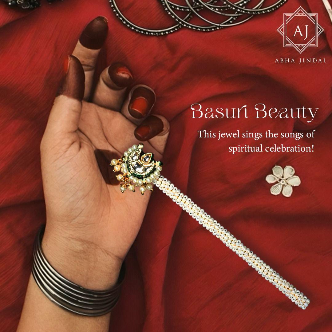 Emerald Basuri Adornment, a divine accessories piece.