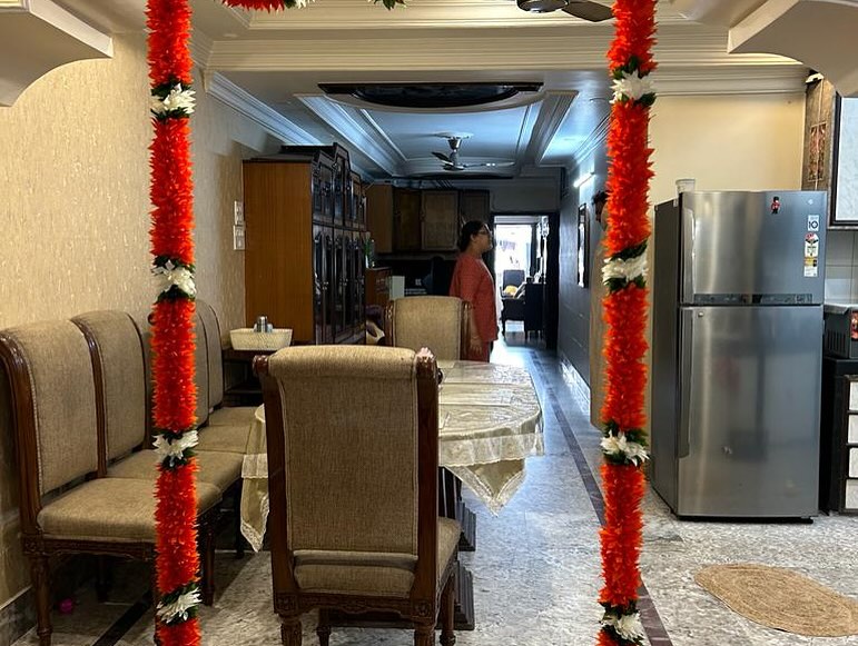 Festive Flower Garland and Bandanwar Collection, a festival décor piece, shown in a 8-image Instagram carousel. Image 7 of 8.