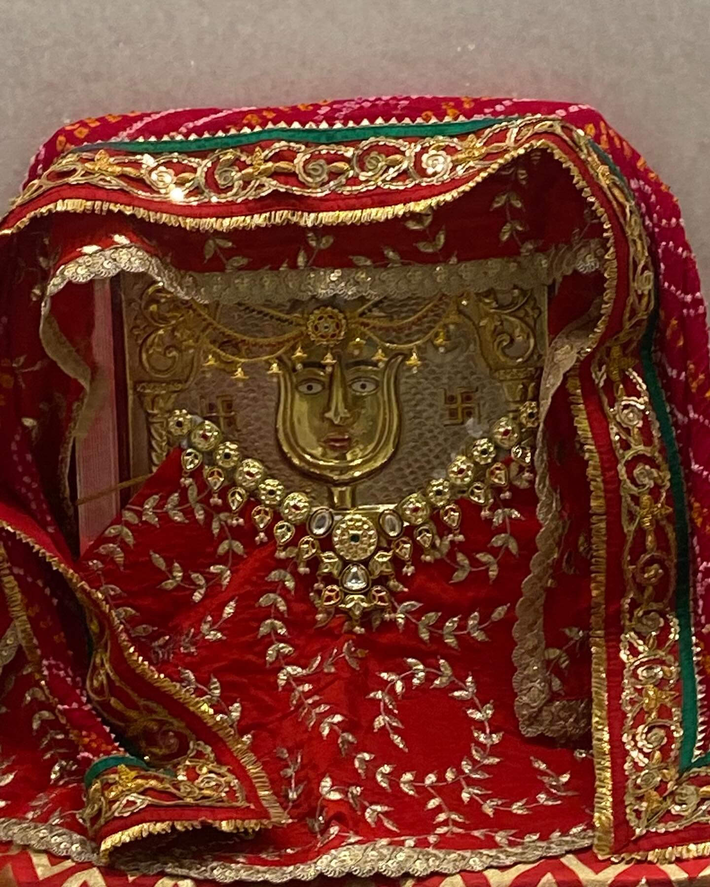 Rani Sati Dadi Poshak and Shringar, a poshak & shringar piece, shown in a 3-image Instagram carousel. Image 1 of 3.