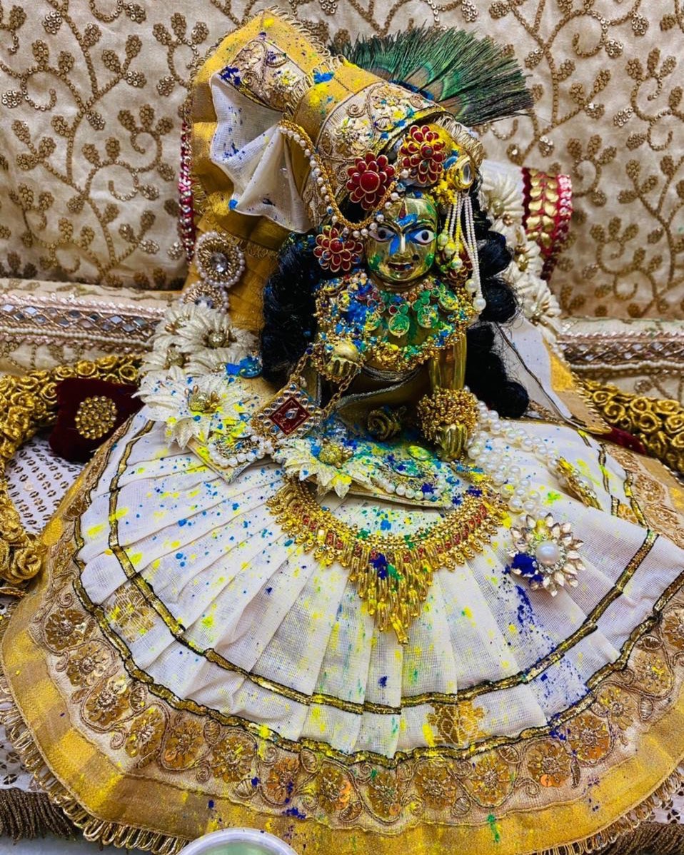 Laddu Gopal Holi Poshak and Shringar, a poshak & shringar piece associated in the caption with Laddu Gopal.
