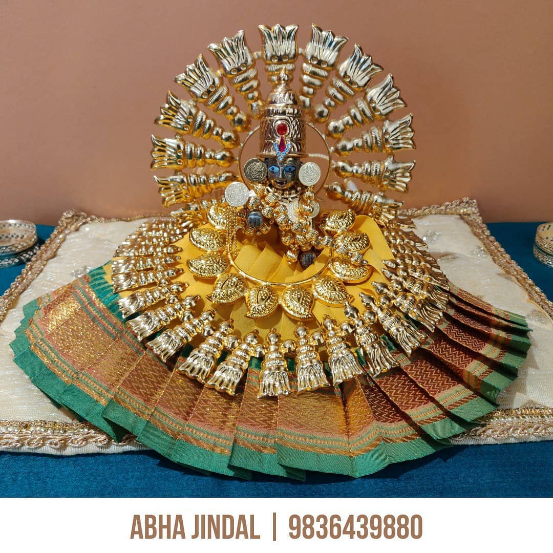 Kanha Poshak and Jewellery Set, a poshak & shringar piece associated in the caption with Krishna, shown in a 3-image Instagram carousel. Image 1 of 3.
